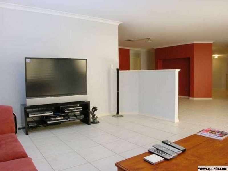 35 Crown Point Crescent, Butler WA 6036