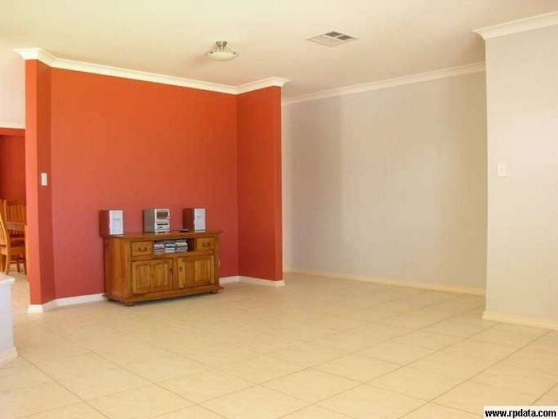 35 Crown Point Crescent, Butler WA 6036