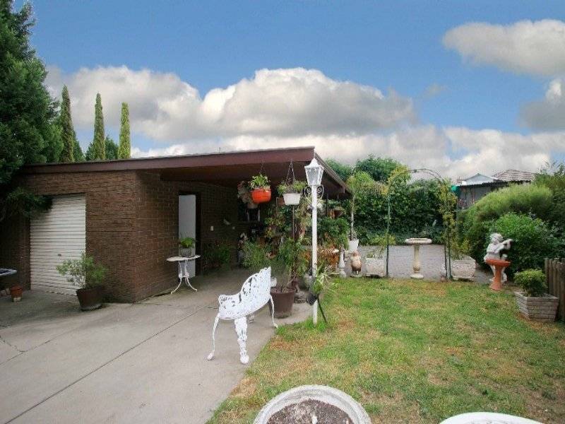 32 Brentwood Ave, Pascoe Vale South VIC 3044