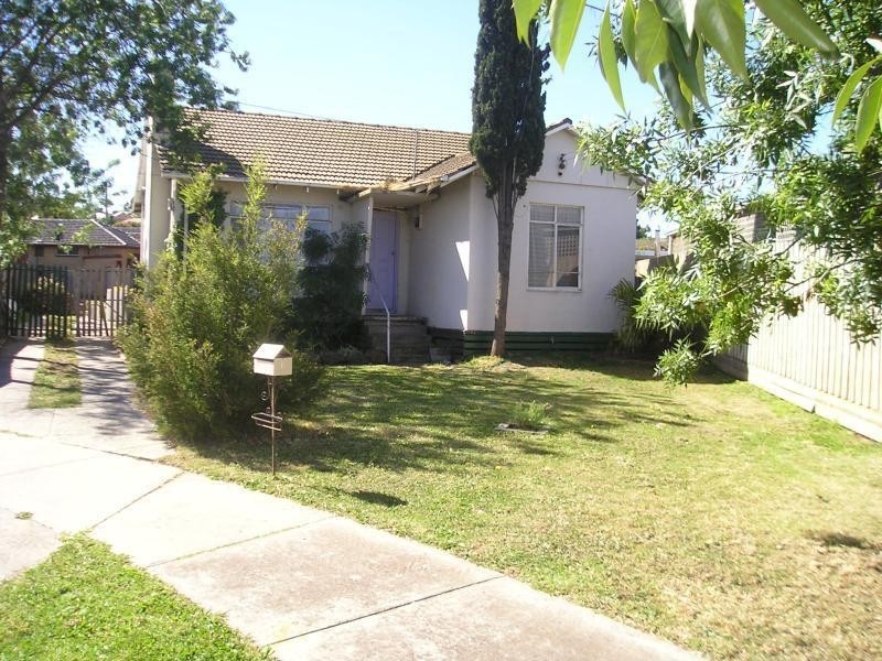 62 Andrews Avenue, Reservoir VIC 3073