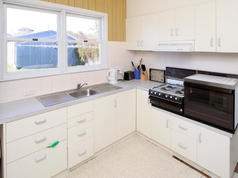 6 Bryan Street, Reservoir VIC 3073