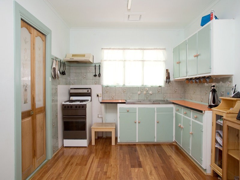 1 Autumndale Avenue, Reservoir VIC 3073