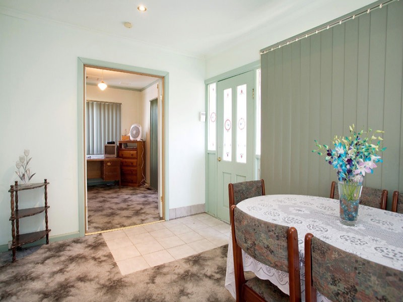 1 Autumndale Avenue, Reservoir VIC 3073