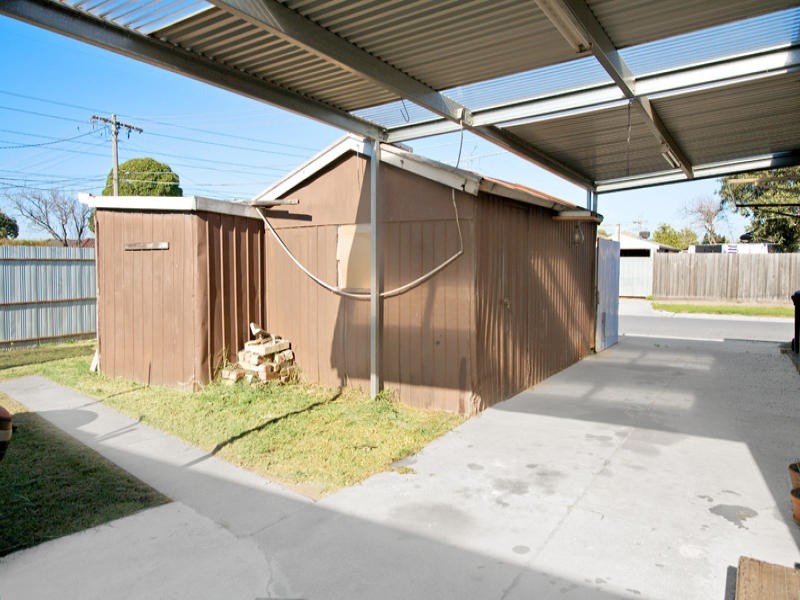 52 Banbury Road, Reservoir VIC 3073