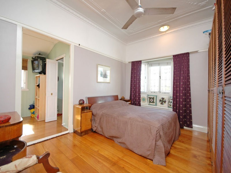 12 Crawford Avenue, Stafford QLD 4053