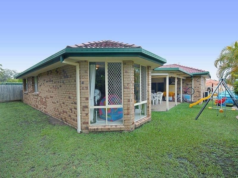 7 Lorenc Place, Bridgeman Downs QLD 4035