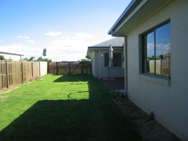 8 Twin Lakes Drive, Murrumba Downs QLD 4503