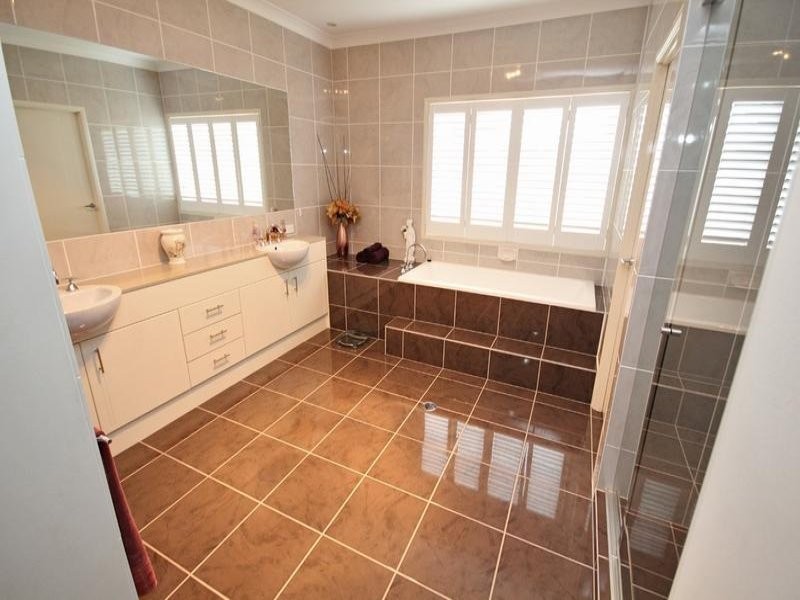 15 Azienda Place, Bridgeman Downs QLD 4035