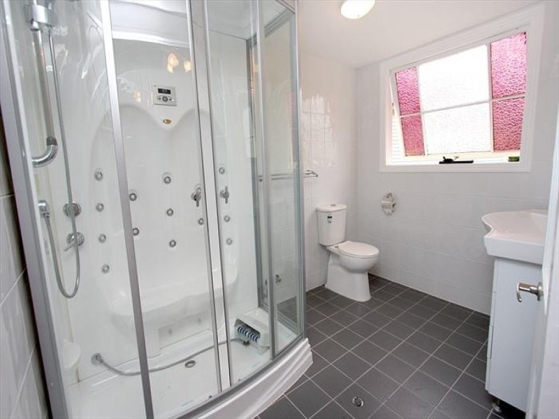 32 Wharf Street, Shorncliffe QLD 4017