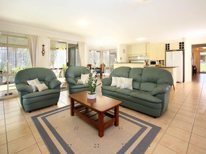 2 Tayla Close, Bridgeman Downs QLD 4035