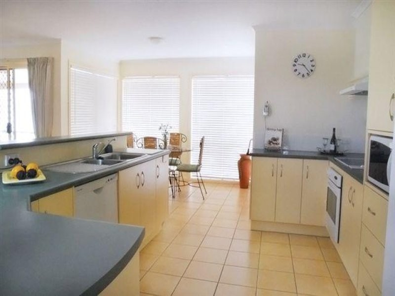 2 Tayla Close, Bridgeman Downs QLD 4035