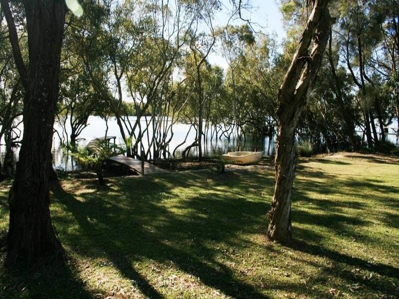 120 Ningi Esplanade ( Adjacent To Bribie Island ), Ningi QLD 4511