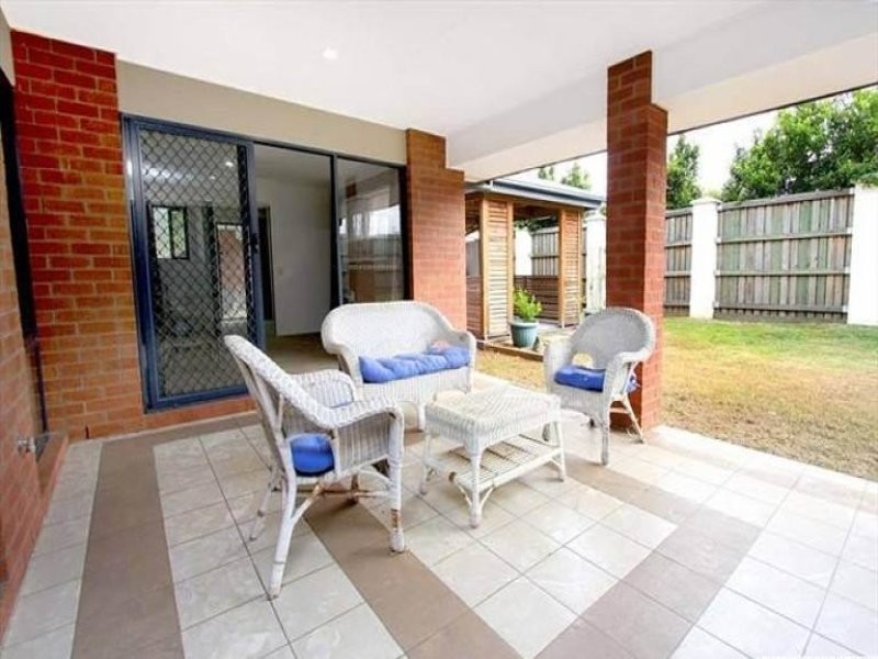 7 Waratah Court, Kallangur QLD 4503