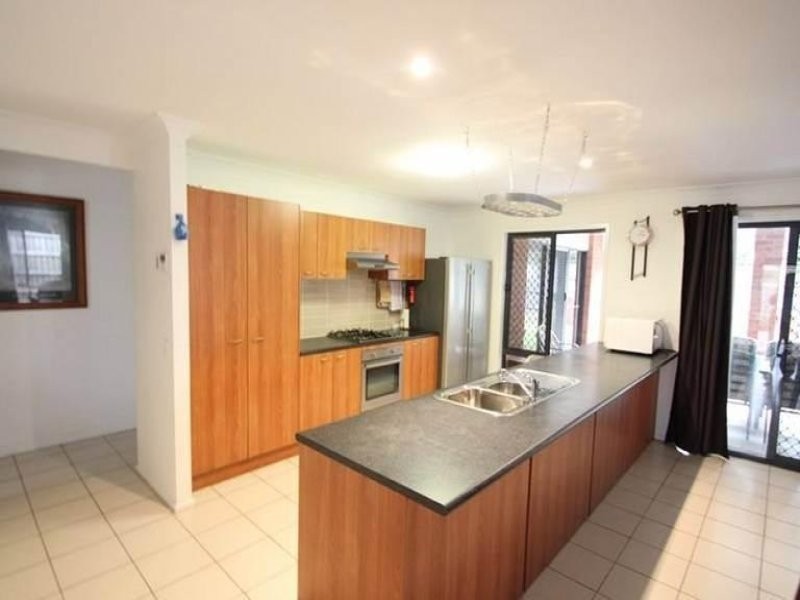 7 Waratah Court, Kallangur QLD 4503