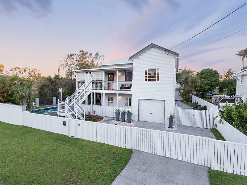 21 Robinson Street, Shorncliffe QLD 4017