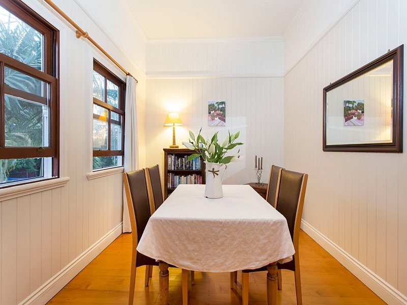 21 Robinson Street, Shorncliffe QLD 4017