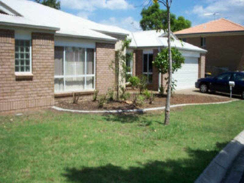 8 Magnolia Grove, Robertson QLD 4109