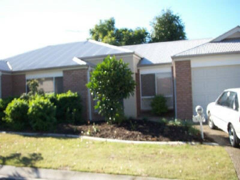 8 Magnolia Grove, Robertson QLD 4109