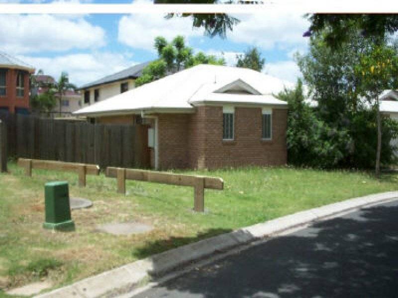 8 Magnolia Grove, Robertson QLD 4109