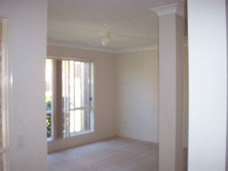 8 Magnolia Grove, Robertson QLD 4109