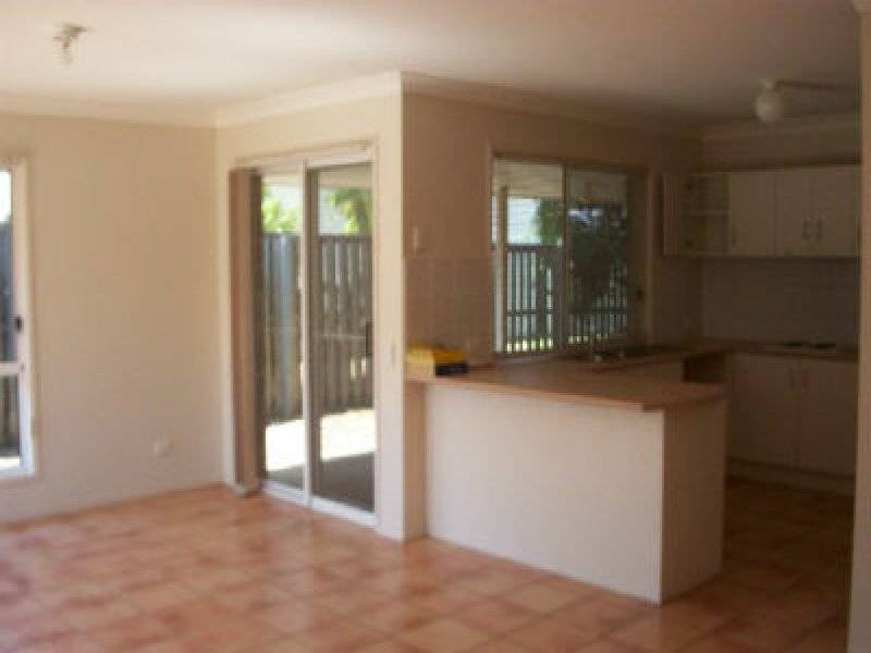 8 Magnolia Grove, Robertson QLD 4109