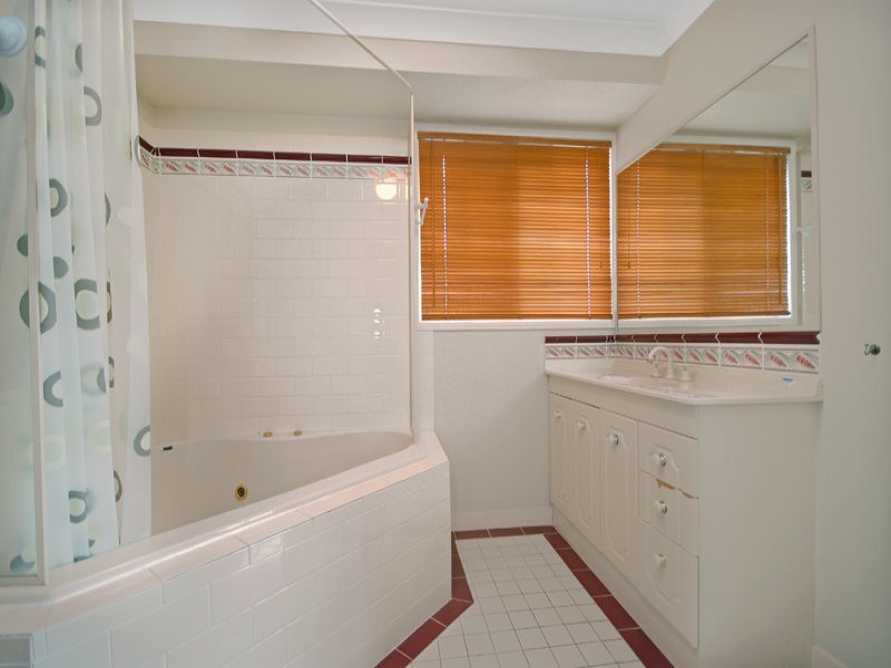 7 Lorenc Place, Bridgeman Downs QLD 4035