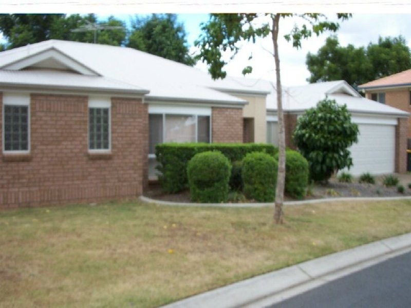 8 Magnolia Grove, Robertson QLD 4109