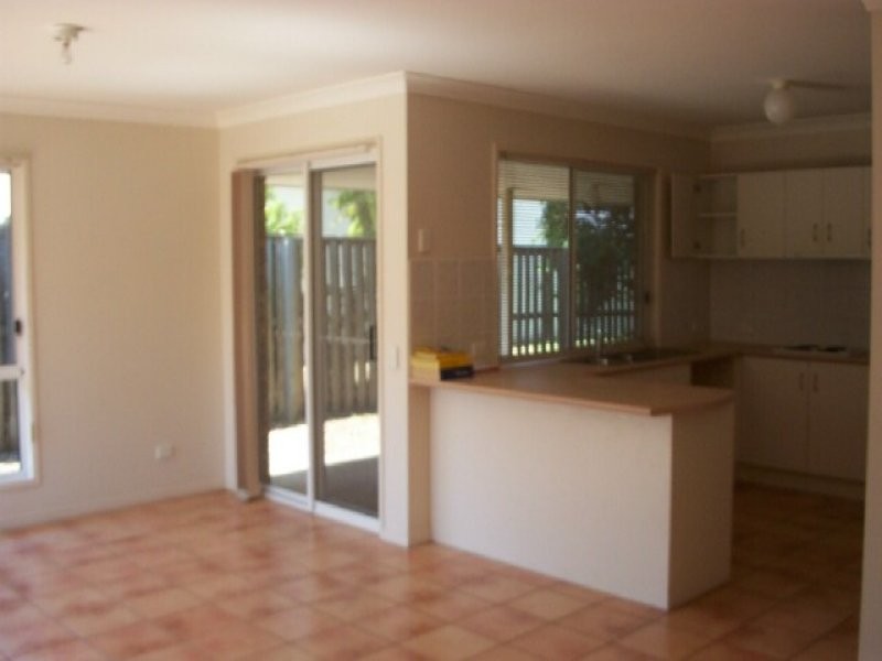 8 Magnolia Grove, Robertson QLD 4109