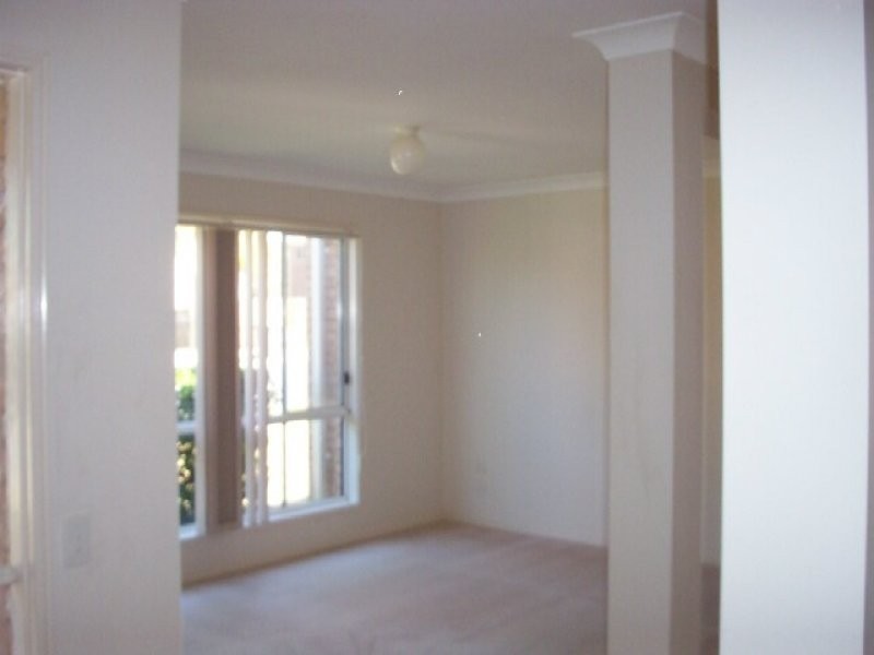 8 Magnolia Grove, Robertson QLD 4109
