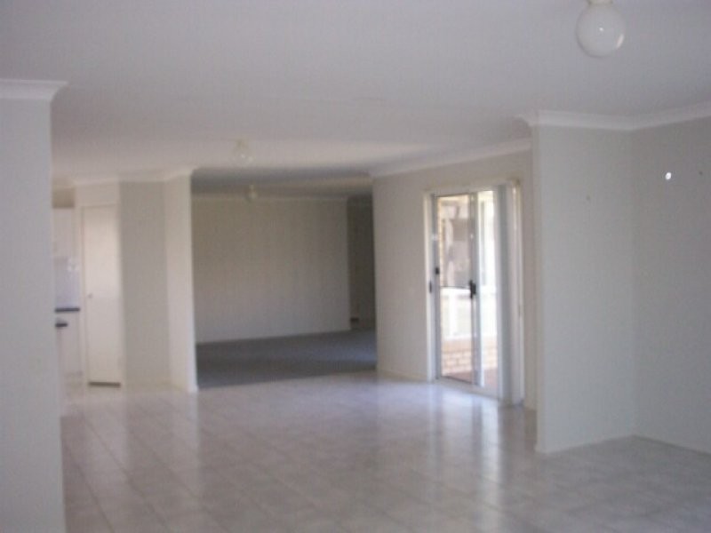 3 David Close, Scarborough QLD 4020