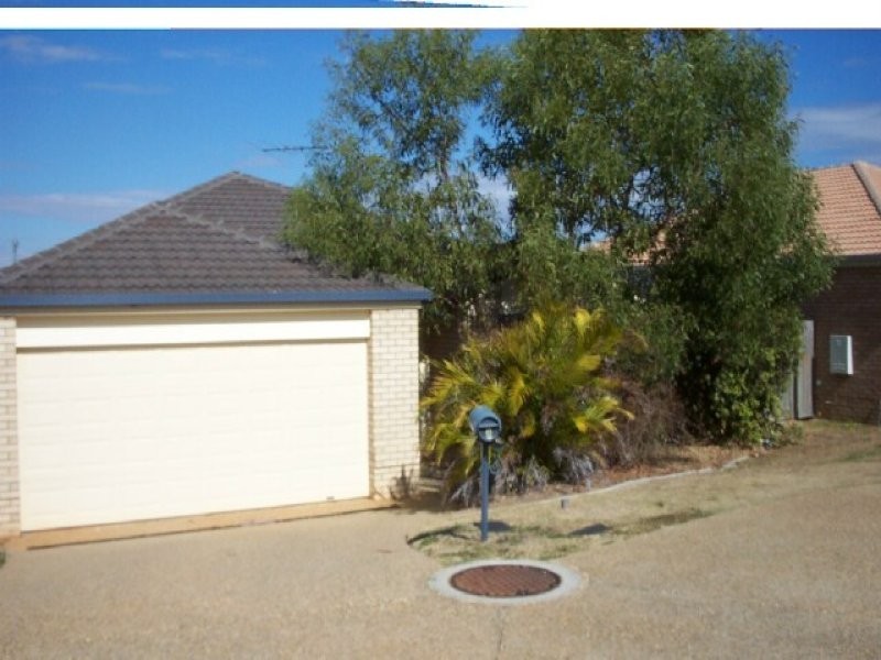 8 Wivenhoe Place, Runcorn QLD 4113