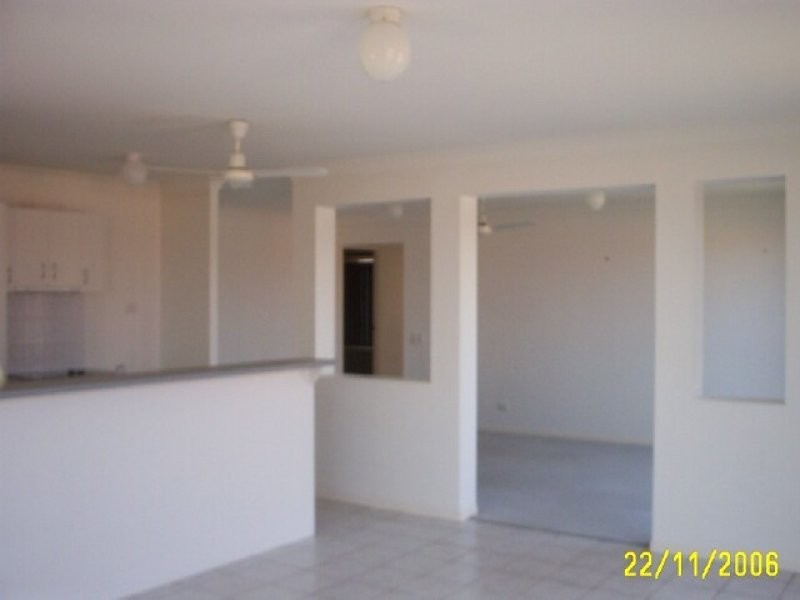 8 Wivenhoe Place, Runcorn QLD 4113