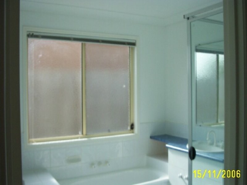 8 Wivenhoe Place, Runcorn QLD 4113