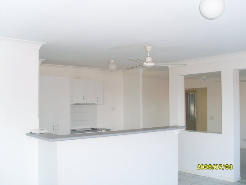 8 Wivenhoe Place, Runcorn QLD 4113