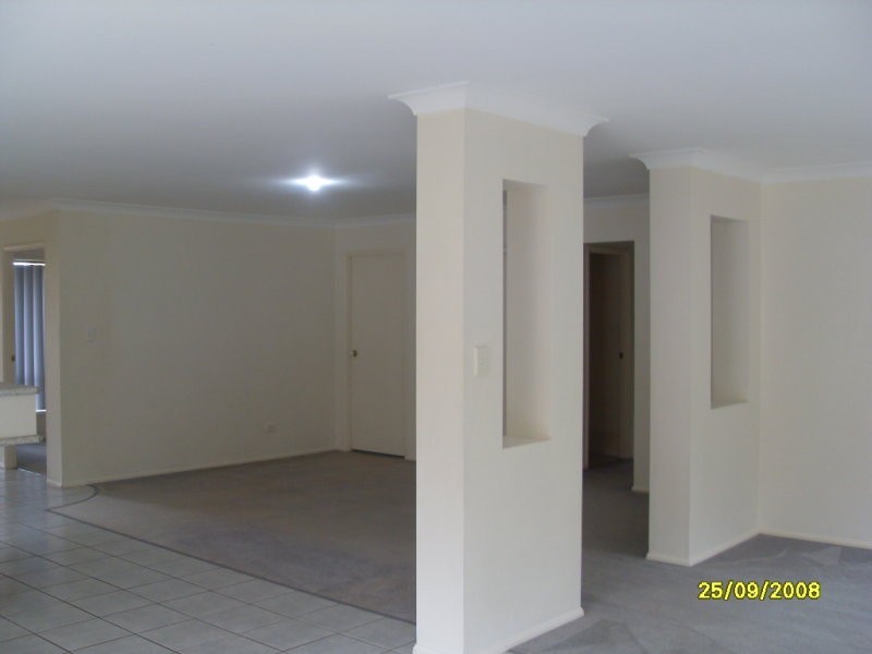 8 Grevillea Place, Bridgeman Downs QLD 4035