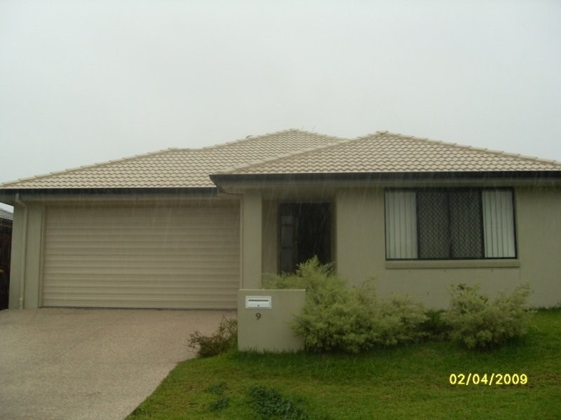 9 Dundee Crescent, Wakerley QLD 4154