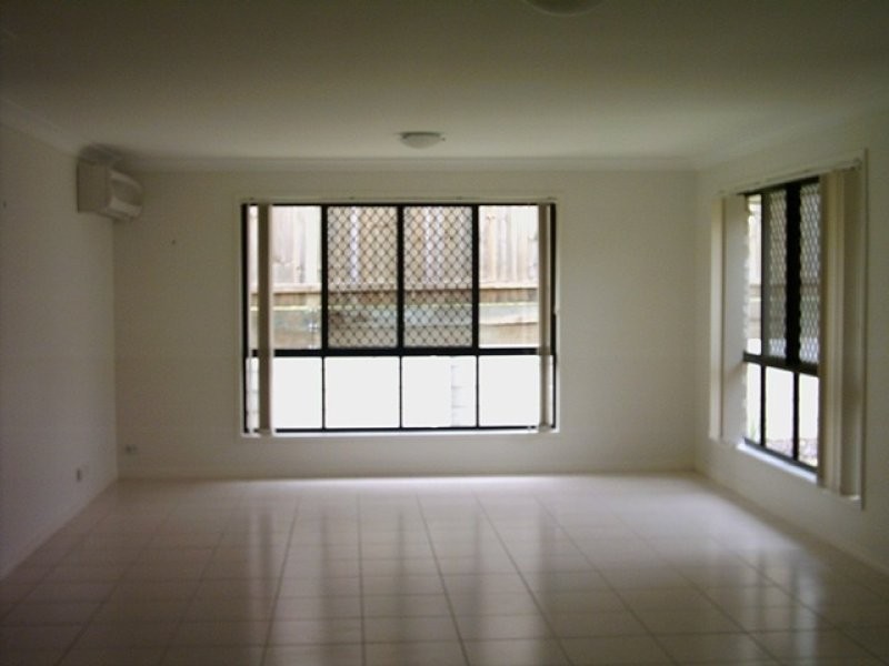 9 Dundee Crescent, Wakerley QLD 4154