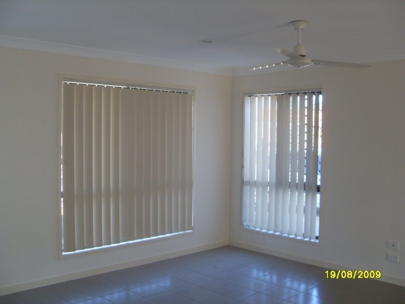 1 Kite Crescent, Eagleby QLD 4207