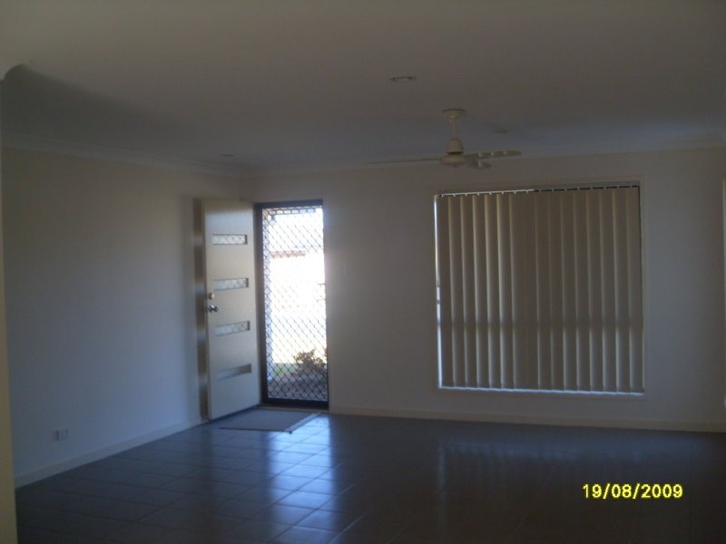 1 Kite Crescent, Eagleby QLD 4207