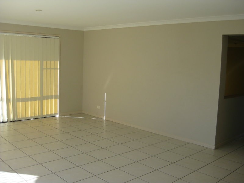 9 Dotterel Crescent, North Lakes QLD 4509