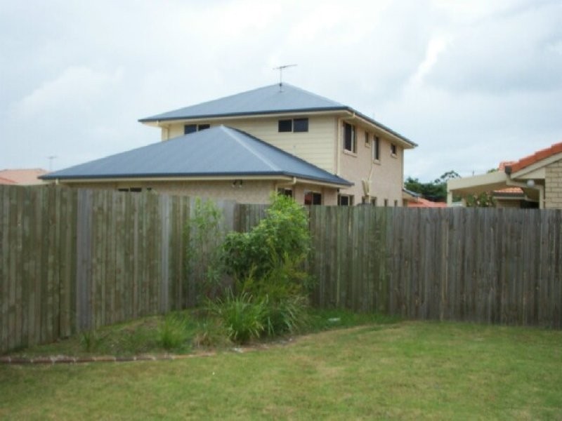 4 David Close, Scarborough QLD 4020