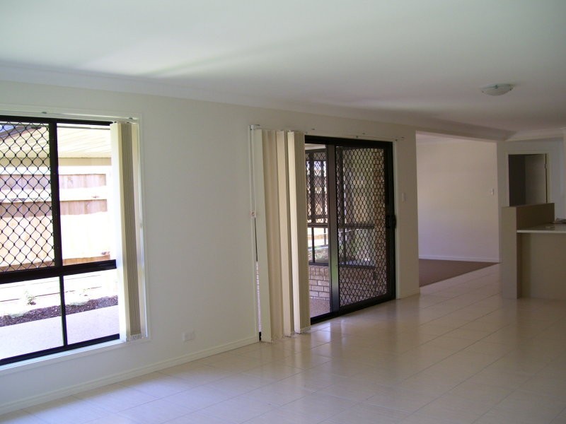 9 Dundee Crescent, Wakerley QLD 4154