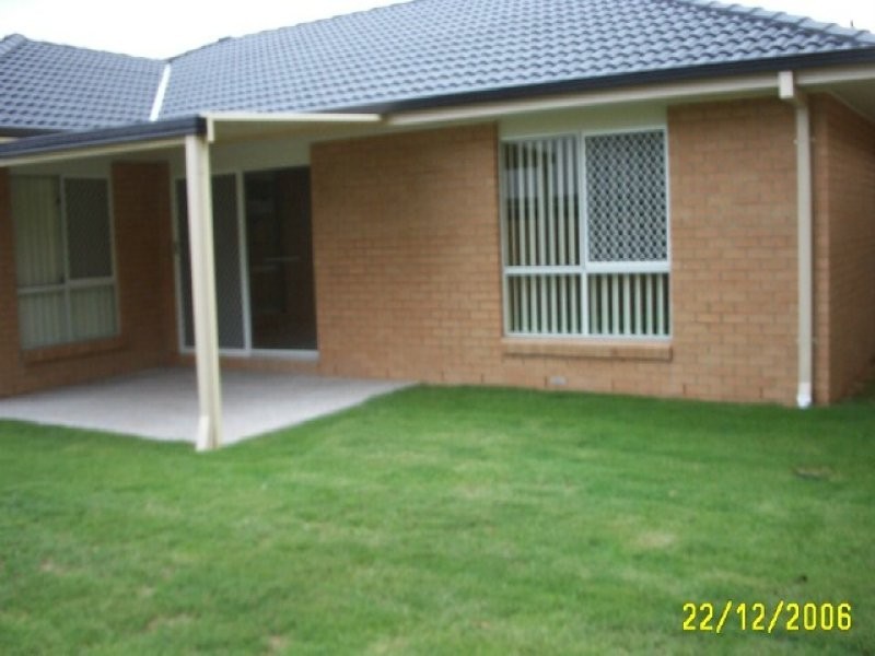 16 Hill End Avenue, Hillcrest QLD 4118