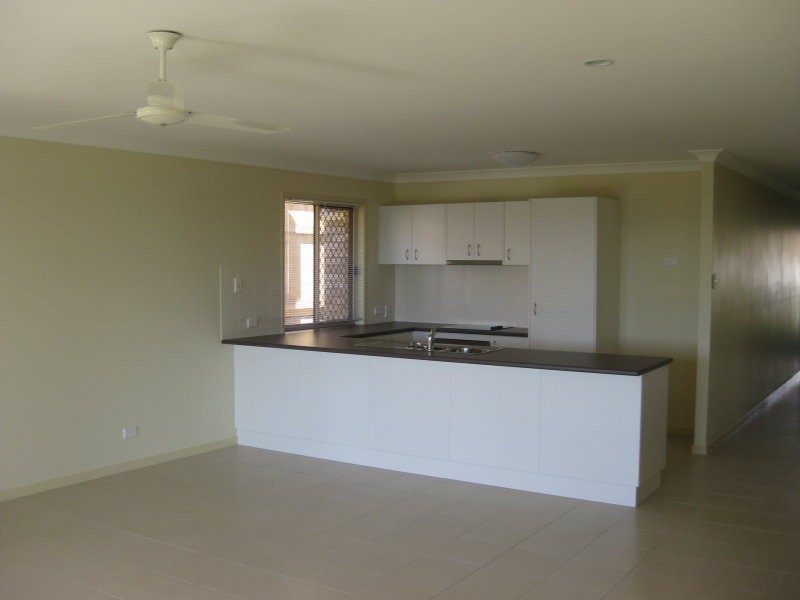 8 Vanessa Close, Richlands QLD 4077