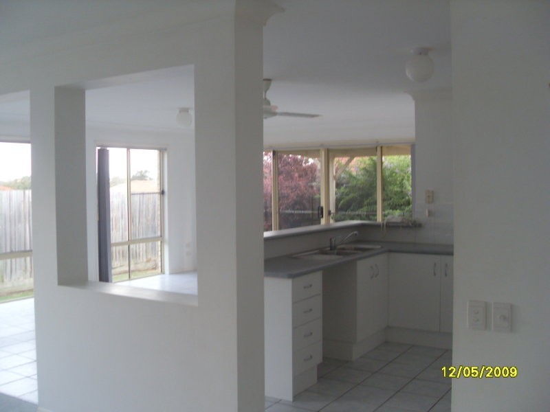 8 Wivenhoe Place, Runcorn QLD 4113