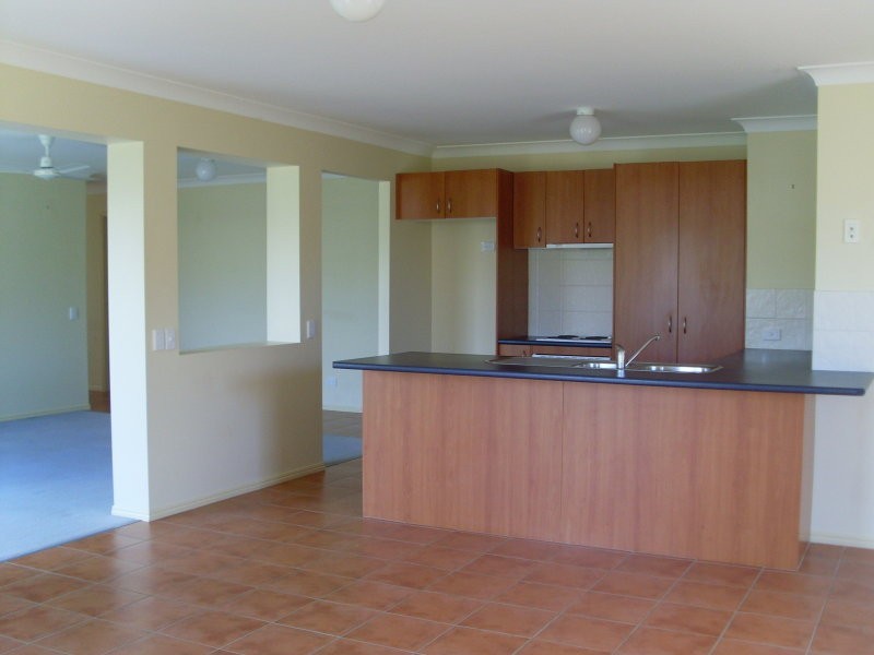 8 Nique Court, Scarborough QLD 4020