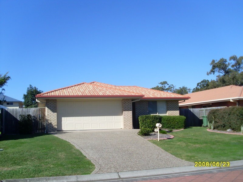 4 David Close, Scarborough QLD 4020