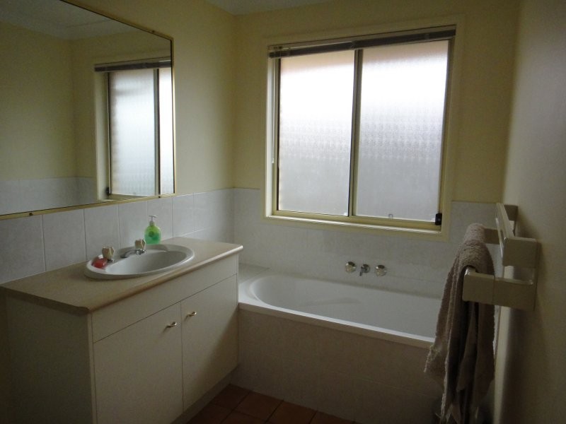 4 David Close, Scarborough QLD 4020