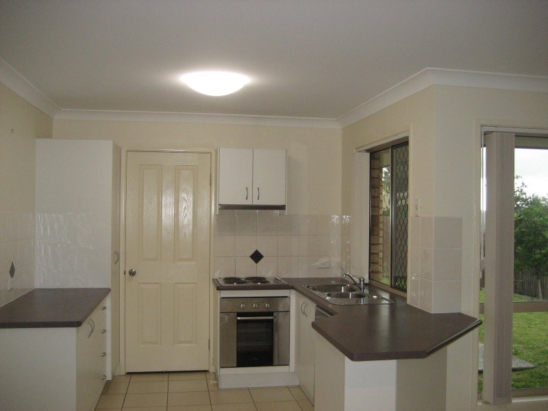 10 Schafer Court, Edens Landing QLD 4207