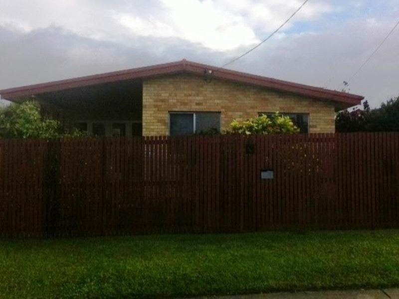 7 Yanderra Ave, Arana Hills QLD 4054